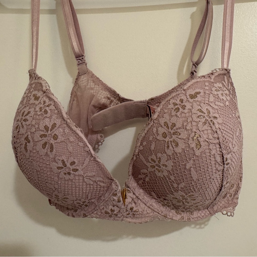 Victoria’s Secret Lace Bra in Mauve 32D